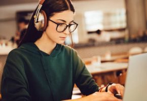 istockphoto-960035268-612×612-1-e1720520274841 digital marketing course in varanasi